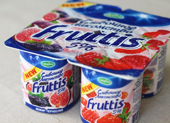 Йогурт Fruttis сливочное лакомство 5% инжир-чернослив-малина-земляника 115гх4